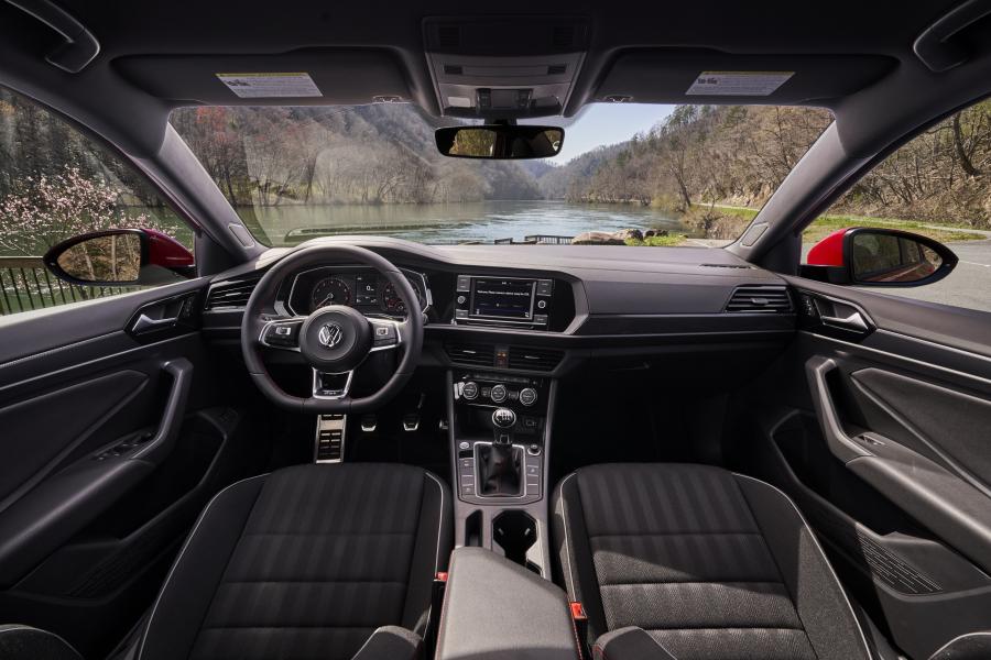 Торпедо Volkswagen Jetta GLI S 2019 года  (NA) (фото 29 из 40)